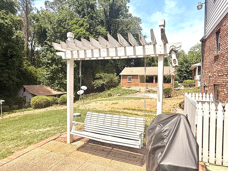 119 Woodlawn Dr NE — Photo 27