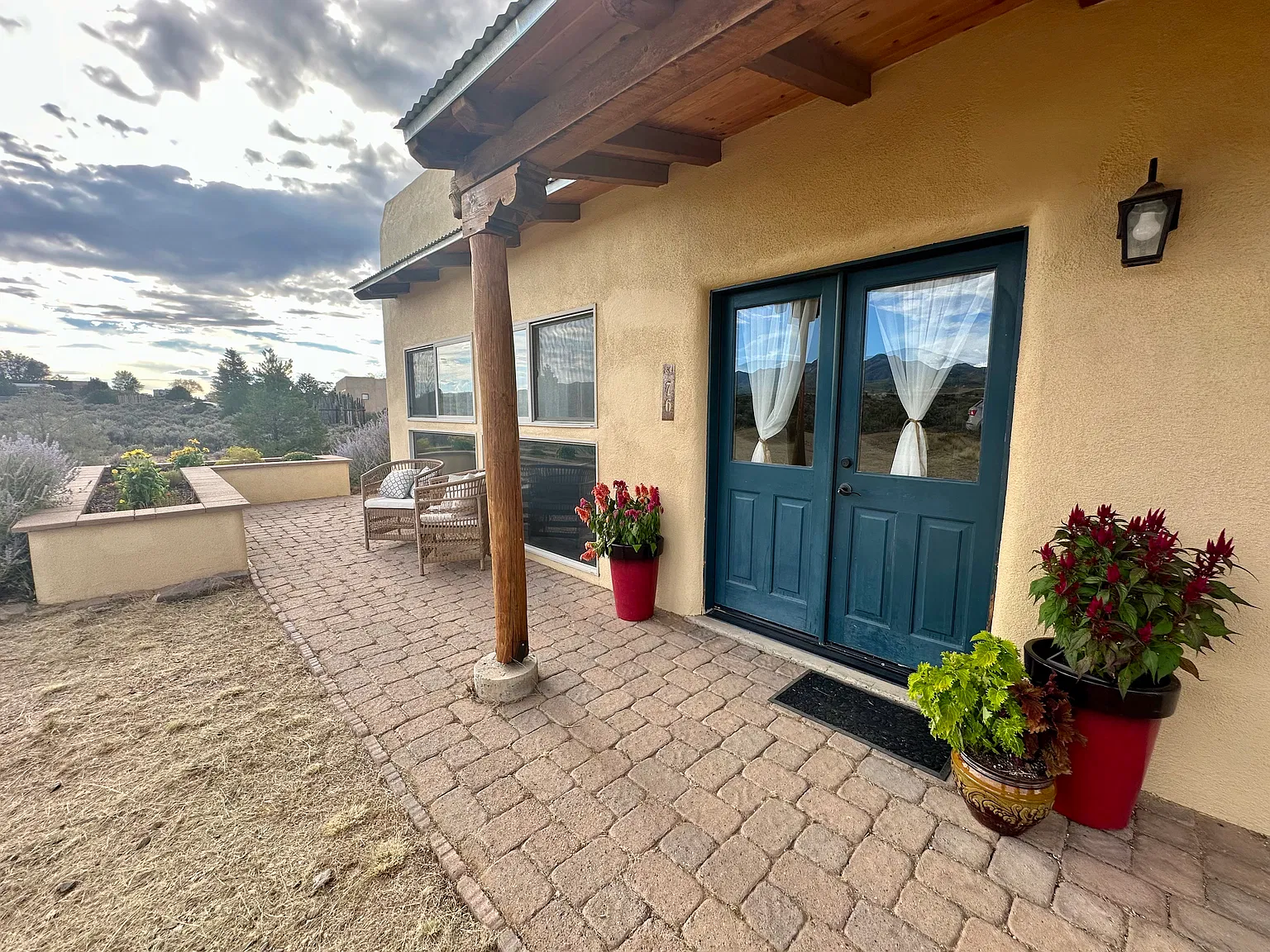 2 bed, 1120 sqft, $2,300 — Photo 1
