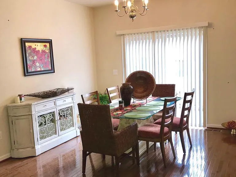 517 Pebblebrook Ln — Photo 4