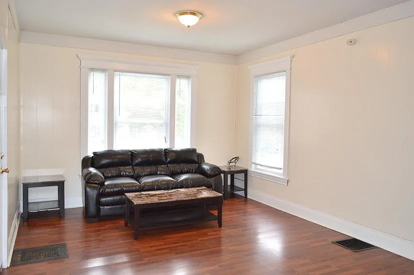 2 bed, $1,600 — Photo 2