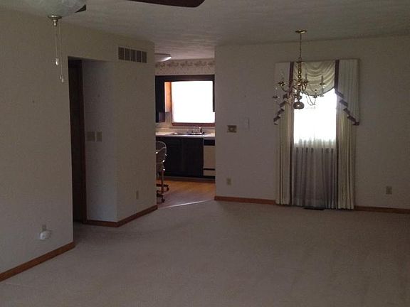 5th image of 224 E St S Unit 3