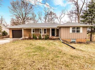 203 Sunset Ln, Germantown Hills, IL 61548