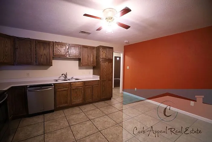 908 E Word Ave — Photo 5