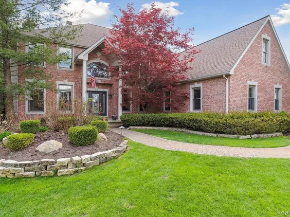 3615 Lakewood Shores Dr, Howell, MI 48843
