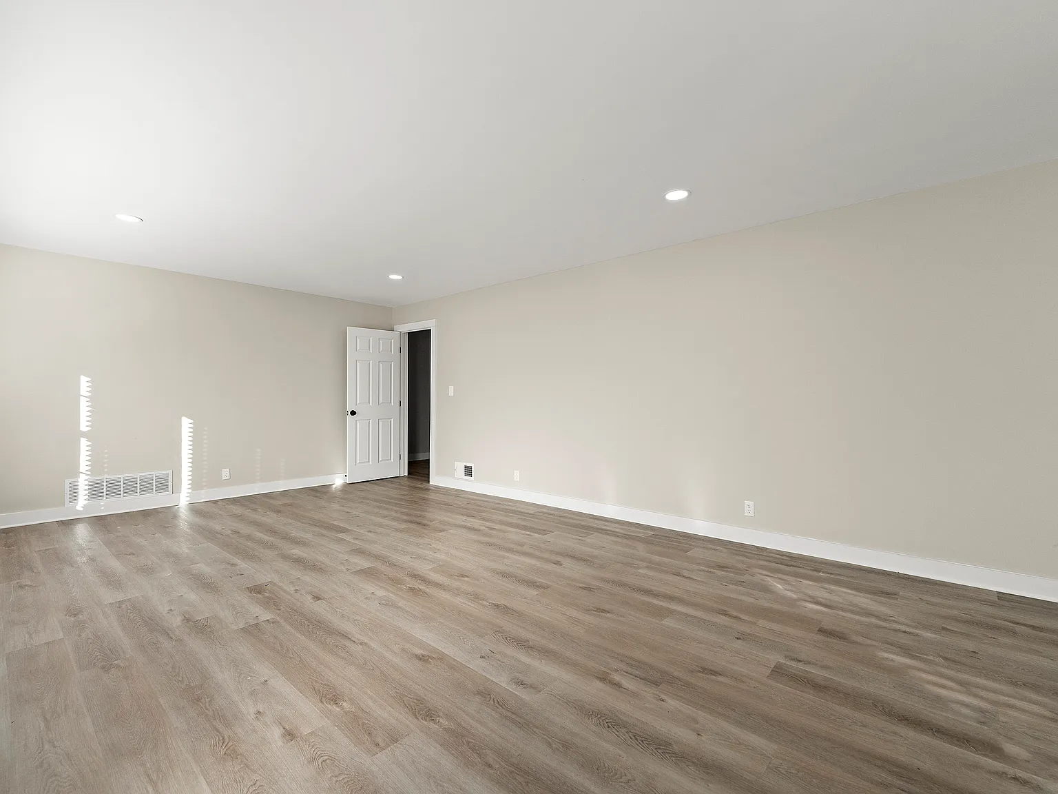 4 bed, 2900 sqft, $2,900 — Photo 3