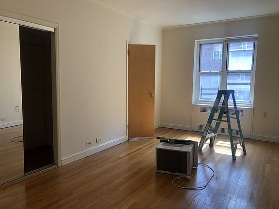 3rd image of 6911 Yellowstone Blvd APT A25