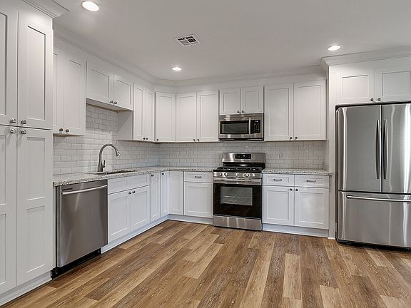 5th image of 4609 Utopia Dr