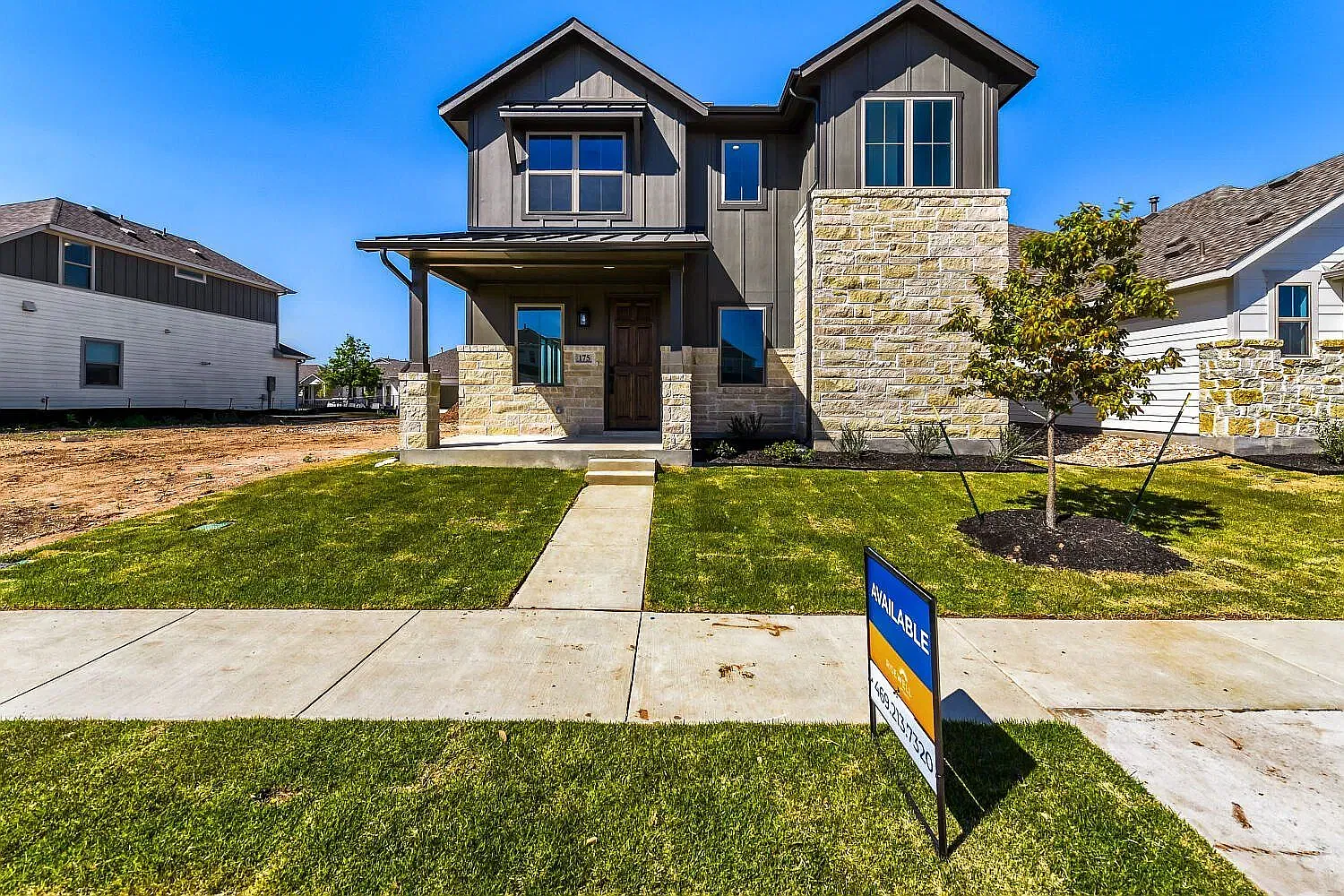 4 bed, 2.5 bath, 2274 sqft, $2,700 — Photo 1