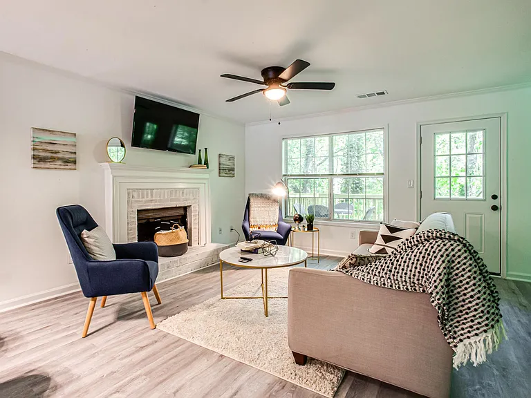5198 Laurel Bridge Dr SE — Photo 1