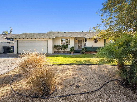3rd image of 62 E Palomar Dr