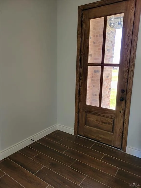3 bed, 2.0 bath, 1582 sqft, $1,800 — Photo 2