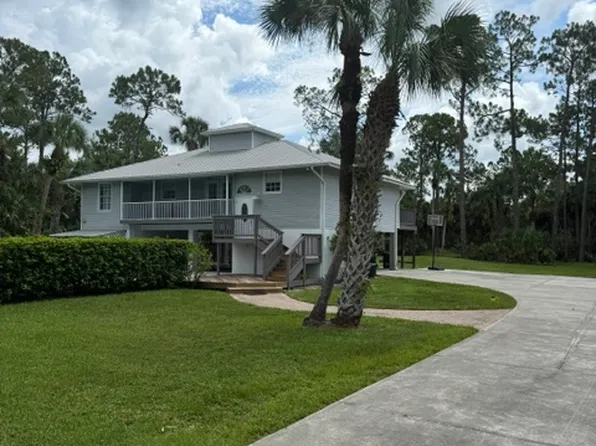 560 11th St SW, Naples, FL 34117