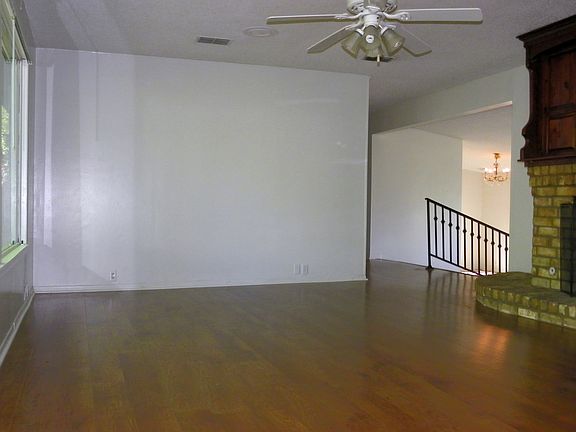 4th image of 301 N Central St