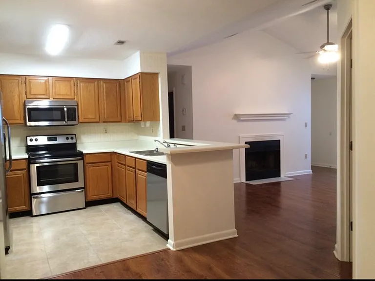 125 Parkwood Dr — Photo 3