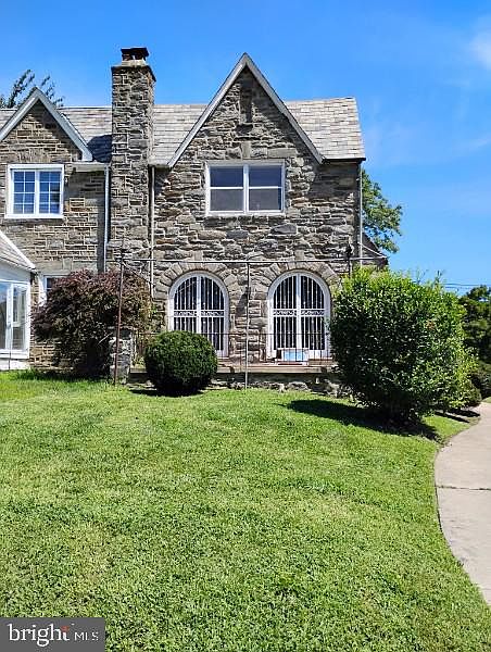 2nd image of 2417 Golf Rd