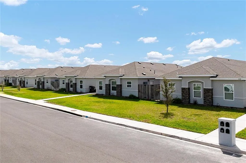 2 bed, 2.0 bath, 938 sqft, $1,100 — Photo 1