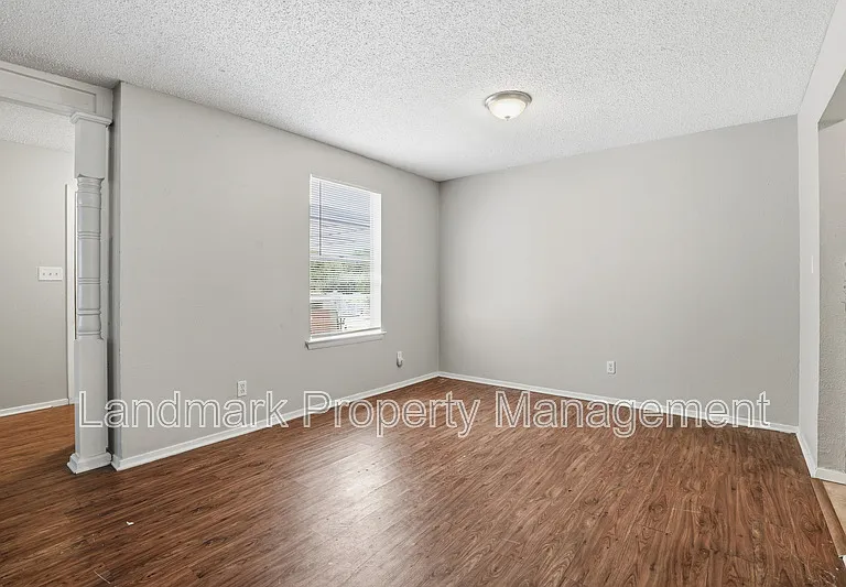 6811 Trail Lake Dr — Photo 9