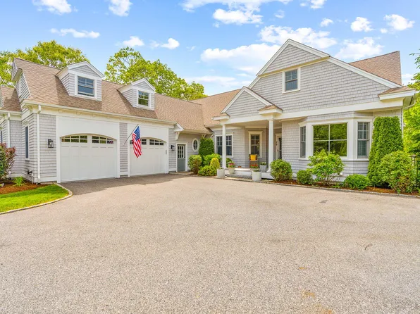 29 Flat Pond Circle, Mashpee, MA 02649