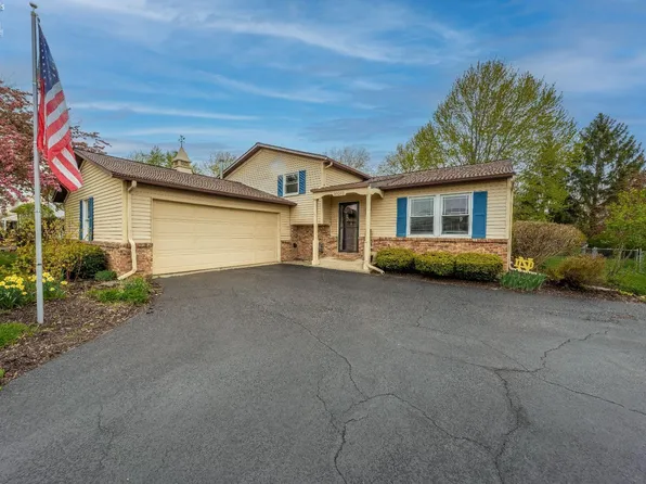 10262 S Bramblewood Rd, Perrysburg, OH 43551