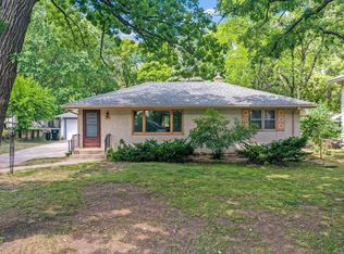 247 Minnesota Ave, Roseville, MN 55113