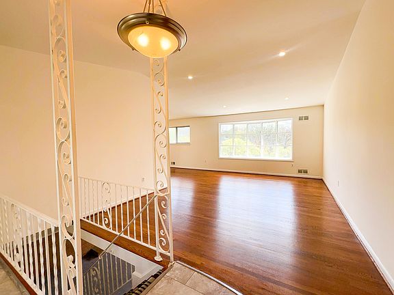 4th image of 6631 Auburn Ave #1
