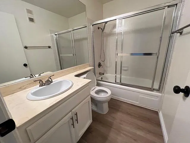2nd bathroom with new flexible shower head