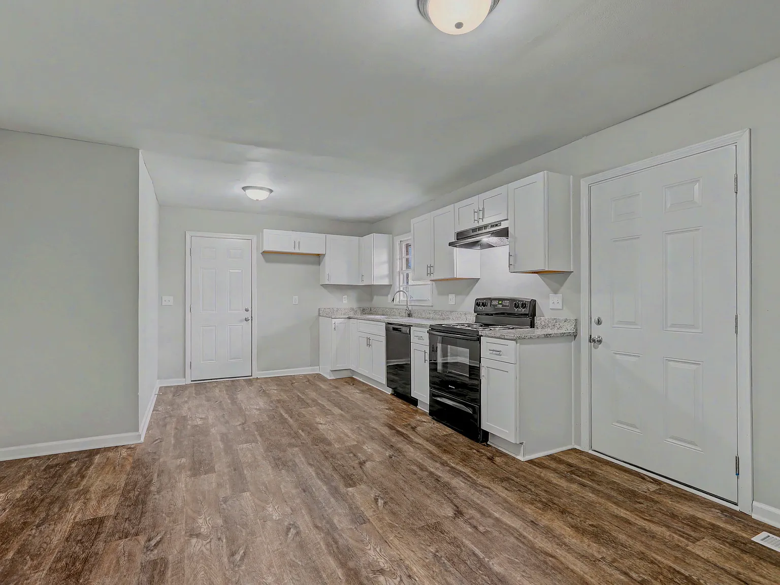 3 bed, 1190 sqft, $1,550 — Photo 4