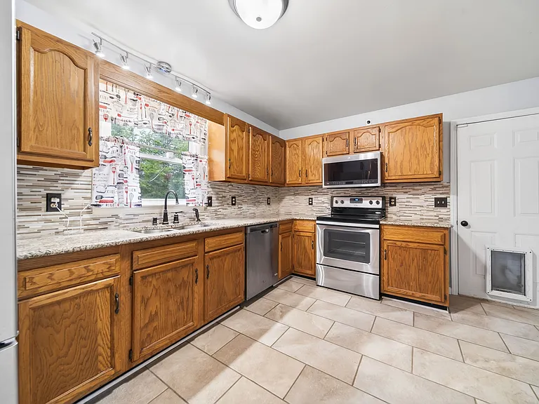 3918 Ashley Dr — Photo 17