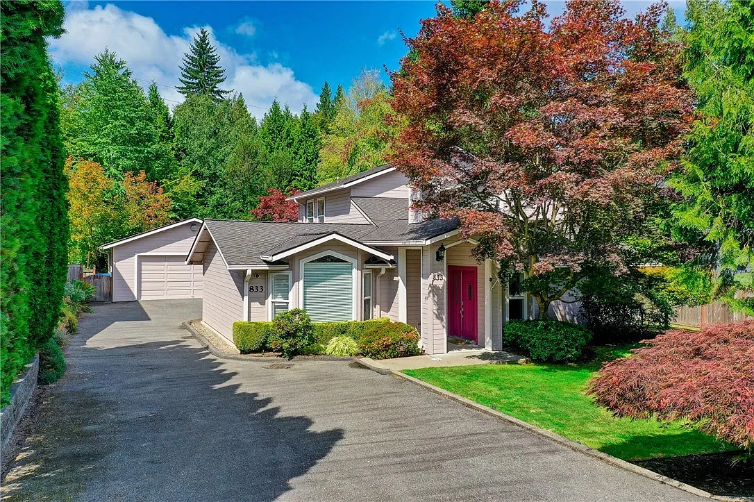 4 bed, 2.5 bath, 2340 sqft, $4,995 — Photo 2