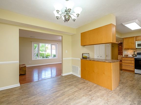 4th image of 1142 Chestnut Dr