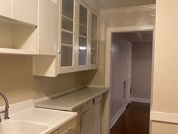3rd image of 4013 Charlotte St #2N