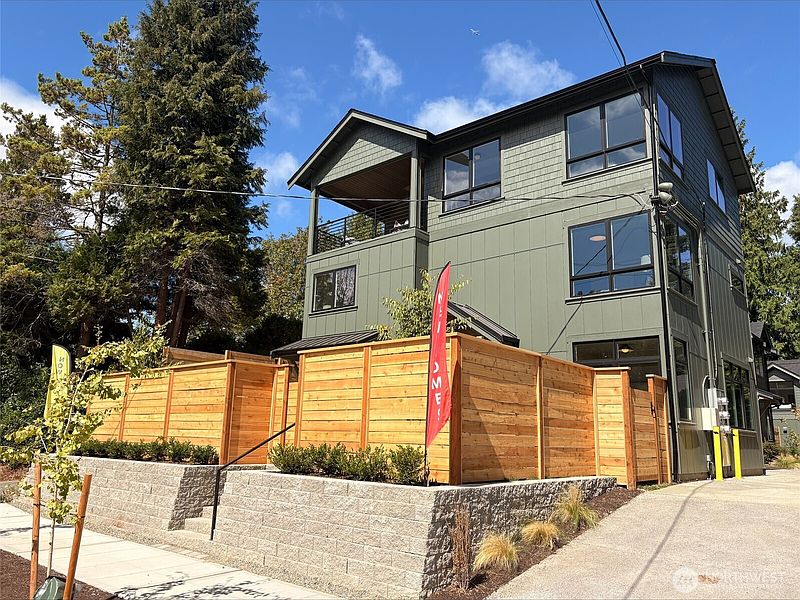 3rd image of 3020 NE 95th Street