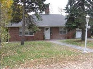 5 Lakeview Ct, Oak Ridge, NJ 07438