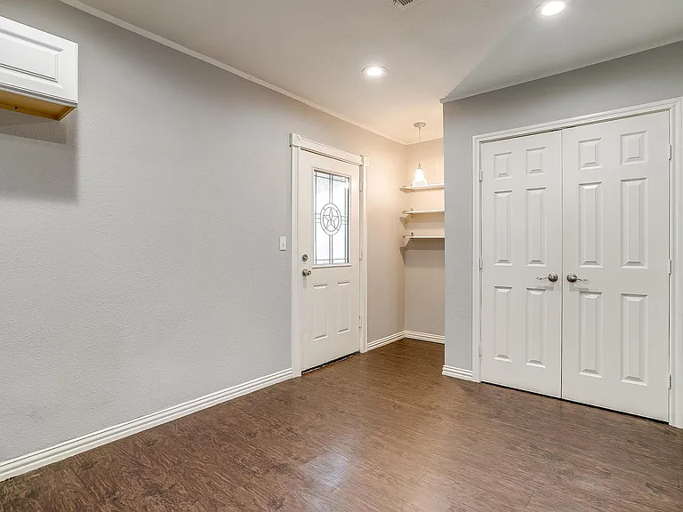 3024 8th Ave — Photo 7