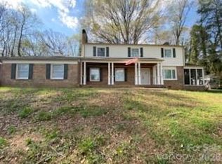640 Edgewood Dr, Wilkesboro, NC 28697