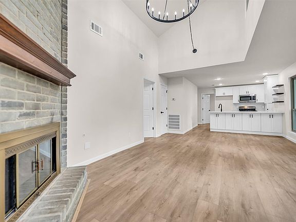 4th image of 35 E Bigelow Oak Ct