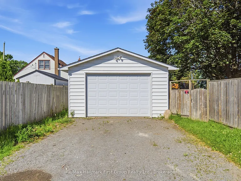 573 Sinclair St — Photo 34