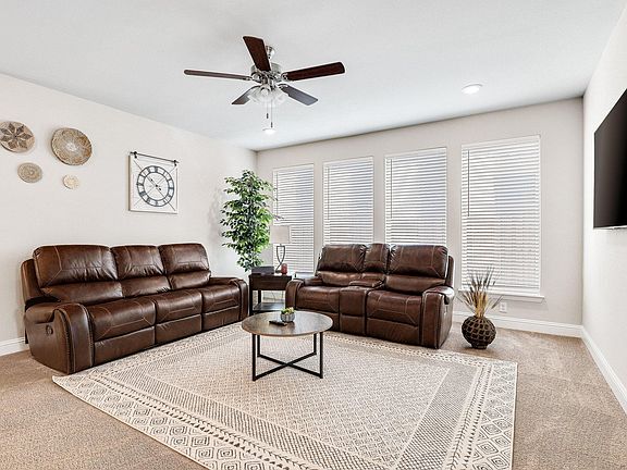 5th image of 2072 Olivereta Dr