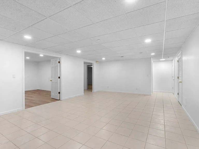114 Heatherstone Dr #1 — Photo 38