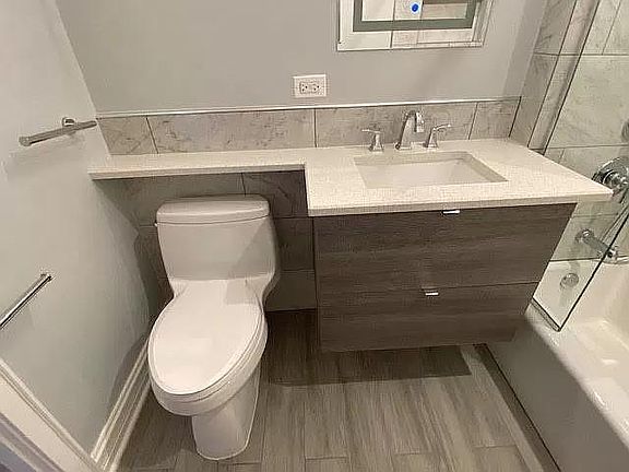 5th image of 6718 174th Pl APT A