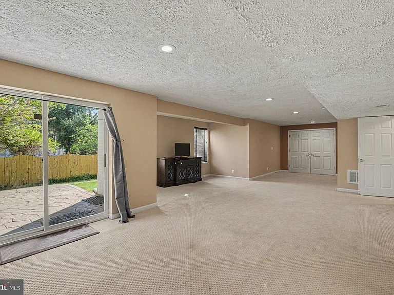 46 Northampton Blvd — Photo 31