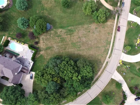 1715 Lake Alvamar Dr, Lawrence, KS 66047
