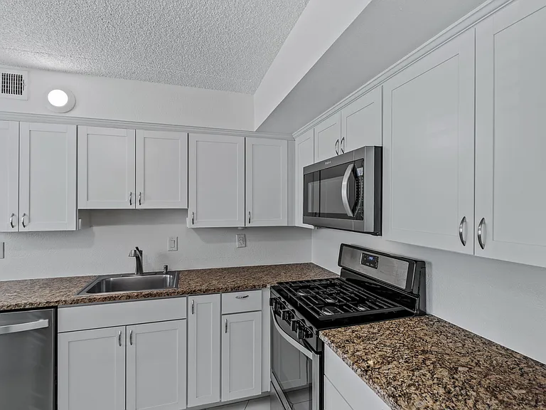 7141 N 16th St #35 — Photo 8