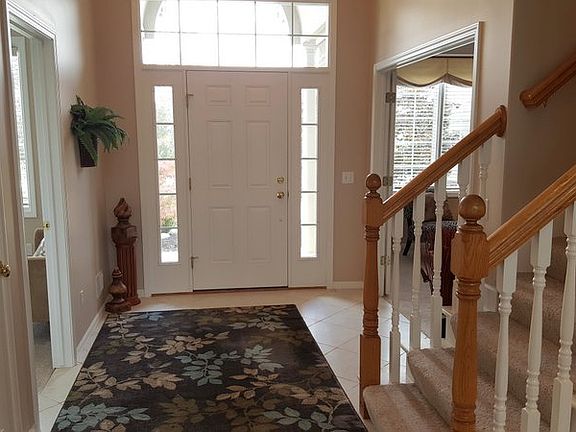 3rd image of 842 Pine Valley Dr