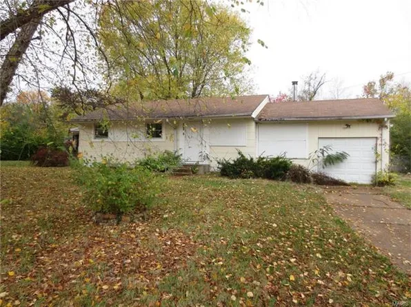 10885 Spring Garden Dr, Saint Louis, MO 63137