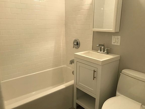 3rd image of 4208 N Sacramento Ave #Ch2