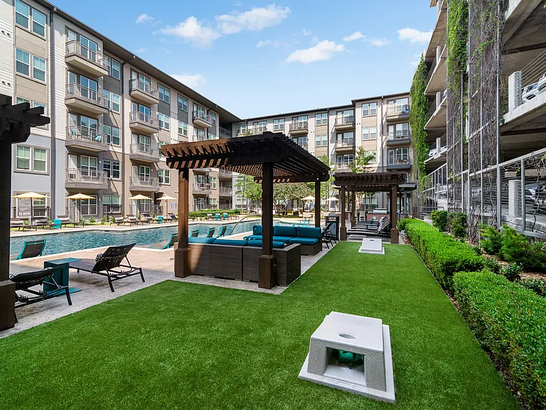 The Fairmount at Oak Lawn — Photo 30
