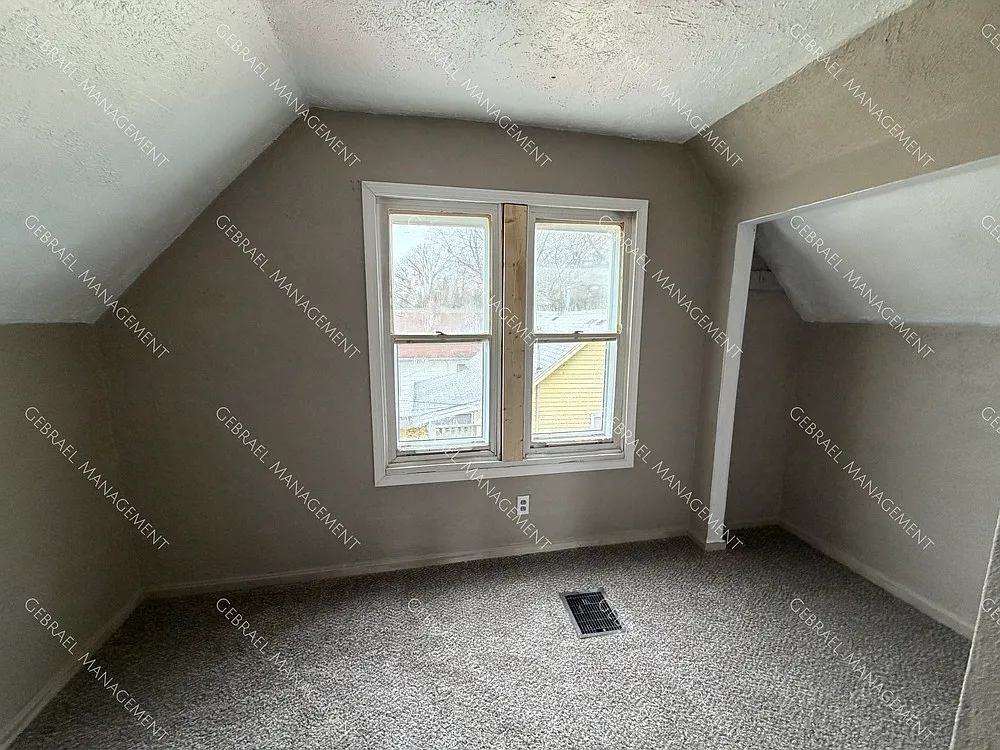 806 Alvord — Photo 3