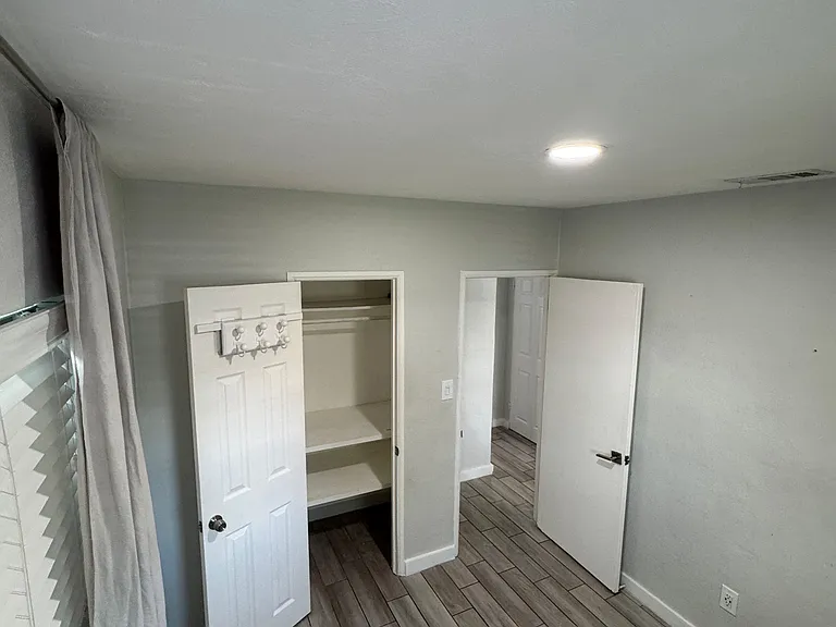6706 S Himes Ave — Photo 22