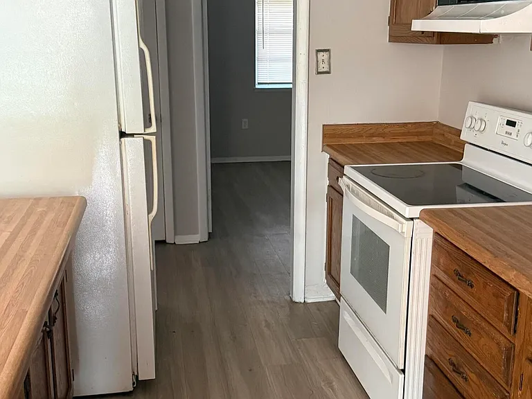 609 Academy Dr — Photo 4
